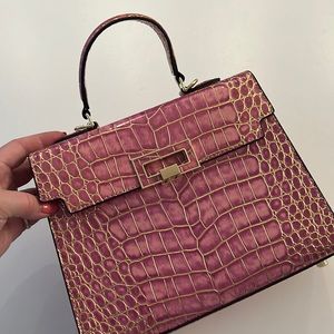 Beautiful Pink Gold Crocodile Print Leather Tote handbag with Gold 10”x8”x3.5”